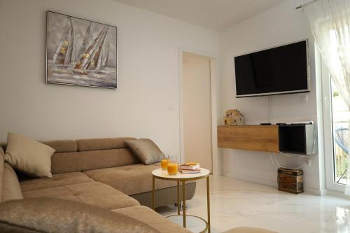Apartments with parking space Podstrana, Split - 20678