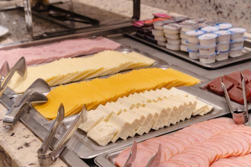 ホテルの敷地内または近くでの食事または食べ物