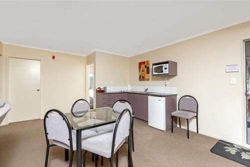 a kitchen and dining room with a table and chairs at BK's Chardonnay Motor Lodge in Masterton