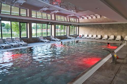 Bazén v ubytování Riverside Dziwnów Apartament i SPA nebo v jeho okolí
