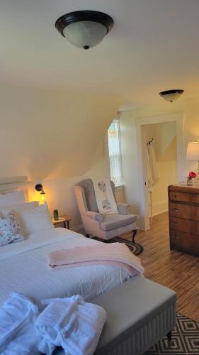 Ένα ή περισσότερα κρεβάτια σε δωμάτιο στο Clinton Pond Bed and Breakfast
