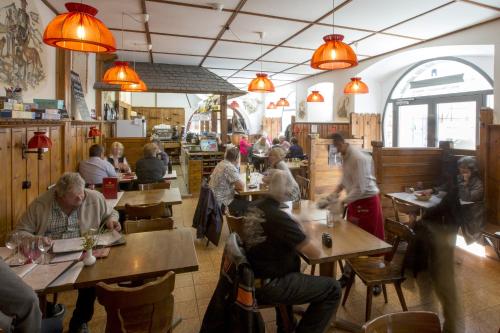 Majutusasutuse Auberge de l'Hospice külastajad