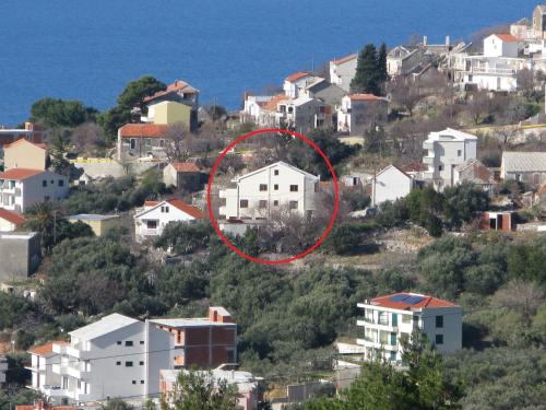 Apartments with parking space Igrane, Makarska - 13535