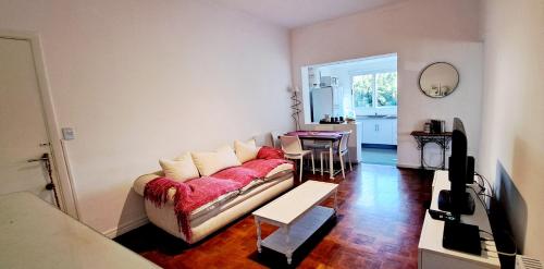 a living room with a couch and a table at Todo cerca en San Isidro in San Isidro