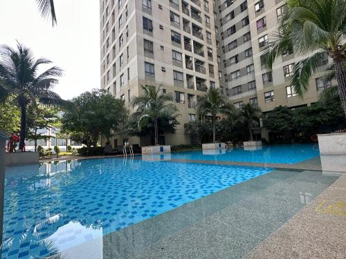 a large swimming pool in front of a building at 1,2 BEDROOM in MASTERI THAO DIEN in Ho Chi Minh City