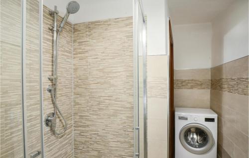 a bathroom with a washing machine in a shower at 1 Bedroom Nice Home In Equi Terme in Equi Terme