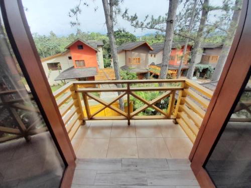 Ein Balkon oder eine Terrasse in der Unterkunft Villa encantadora Pino alto Jarabacoa