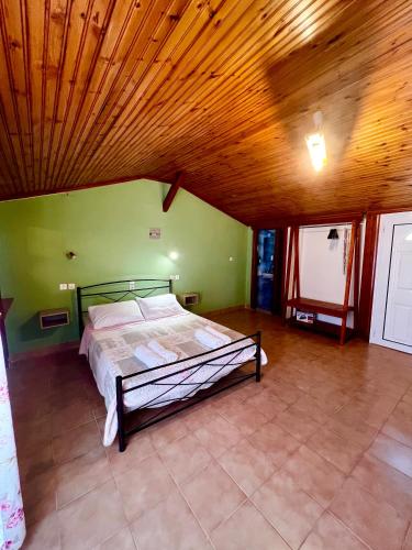Gallery image of Ocean Front Studios 77 in Lourdhata
