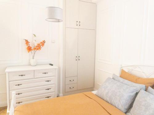 NobleNotes - Victor Suite Central Athens