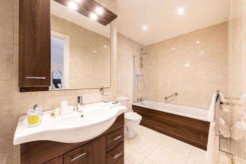 Un baño de Ballina Manor Hotel