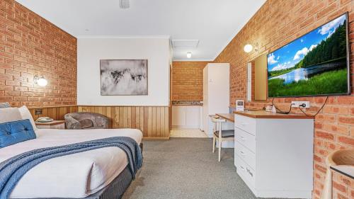 Μια τηλεόραση ή/και κέντρο ψυχαγωγίας στο Golden River Motor Inn