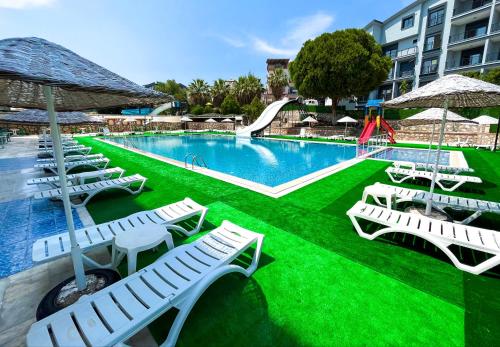 Bazén v ubytování Hotel First Class Didim nebo v jeho okolí