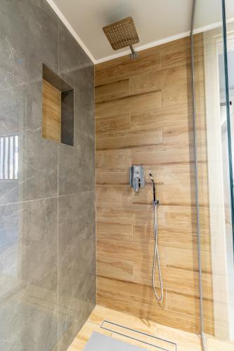 Bilik mandi di Assos Luxury Villas