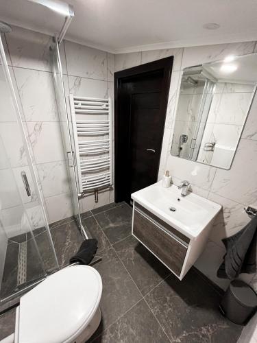 Un baño de KK Apartment Bajša