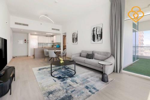 Posezení v ubytování Keysplease Modern One Bedroom Apartment Aliyah by Azizi