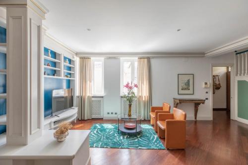 A television and/or entertainment centre at iFlat Margutta Colors on Canvas Apartment