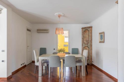 iFlat Margutta Colors on Canvas Apartment