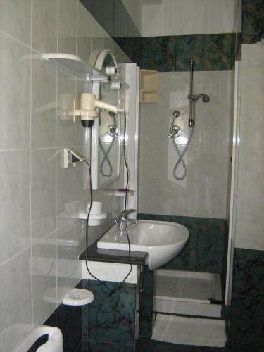 a bathroom with a sink and a shower at Hotel Ristorante La Scogliera in Amantea