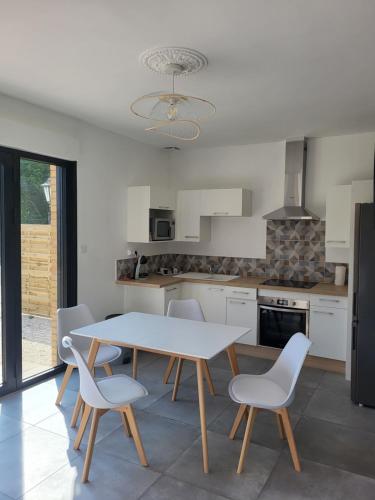 GITE 4-6 Personnes proche gare TGV Haute Picardie