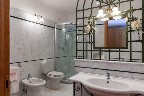 Ett badrum på Villa Chiara