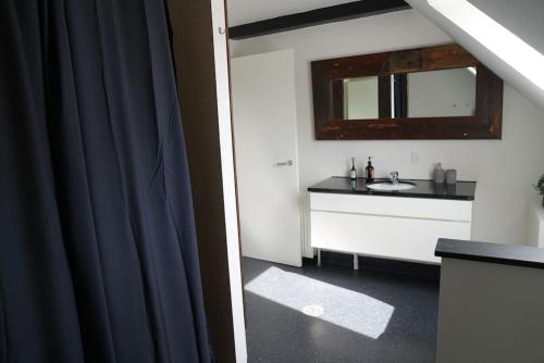 A bathroom at Penthouselejlighed midt i Vejle