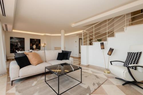 Penthouse with sea views in Nueva Andalucia
