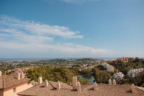 Penthouse with sea views in Nueva Andalucia