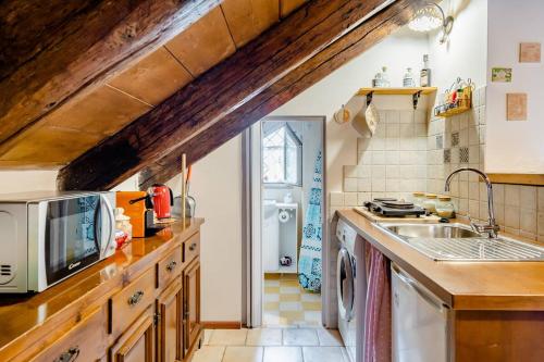 a kitchen with a sink and a stove top oven at Mansarda romantica "Il nido delle rondini" in Conversano