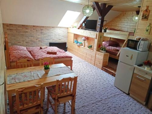 Kuchyň nebo kuchyňský kout v ubytování Chalupa Pod Menhiry