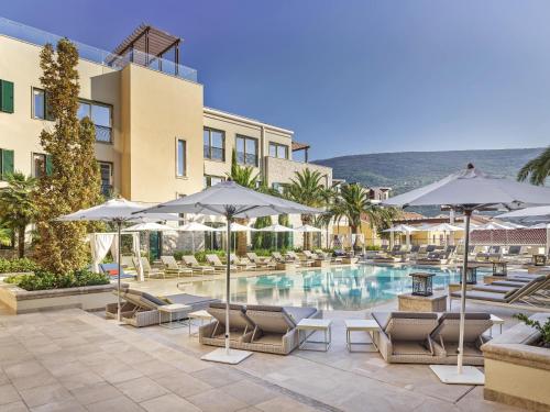 Bazén v ubytování Portonovi Resort nebo v jeho okolí