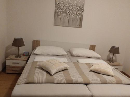 Krevet ili kreveti u jedinici u objektu Apartments Laura - cozy and affordable