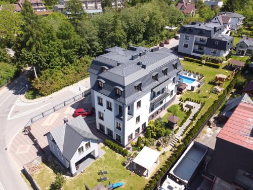 an aerial view of a large house with a yard at Willa Cicha in Rabka-Zdrój