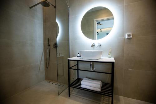 Gallery image of Trizonia Mare Suites in Trizonía