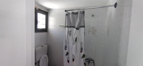Ванная комната в Perissa Art Villa - Kitchen & Washing Machine