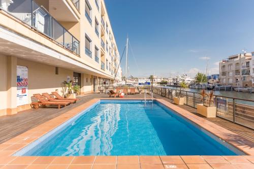 a swimming pool on the balcony of a building at Pierre & Vacances Empuriabrava Marina in Empuriabrava