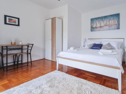 Postel nebo postele na pokoji v ubytování Apartment in Viganj with sea view, balcony, air conditioning, Wi-Fi (3870-3)
