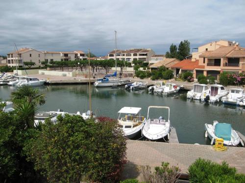 Photo de la galerie de l'établissement T3 Mezzanine 6 Pers, Parking, Animaux Ok, Proche Plage - FR-1-106-70, à Saint-Cyprien
