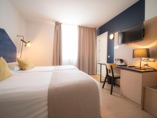 Hotel Roc Melerにあるベッド