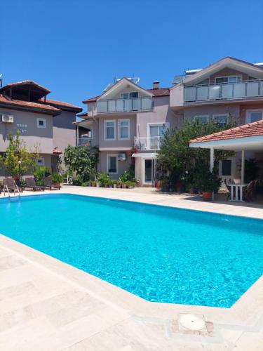 a swimming pool in front of a house at Eser Apart Dalyan in Ortaca