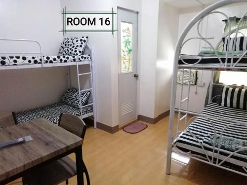 Postel nebo postele na pokoji v ubytování Thirdy's Place Hostel