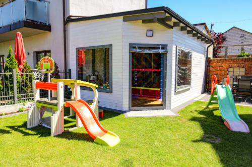 Herní místnost nebo prostor pro děti v ubytování Villa Łeba Pokoje & Apartamenty