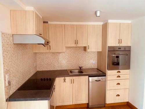 Photo de la galerie de l'établissement Maison studio avec jardin, à Salers