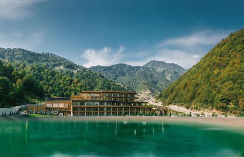 فندق منتجع قفقاز توفنداغ مونتاين 
