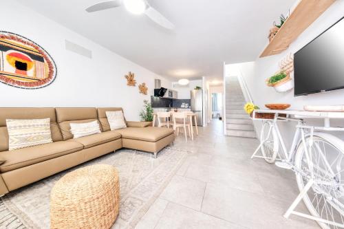 La Isleña House - Near the beach, Air-Con, Fast Wifi and SAT tv By Lanzarote Vacation Homes