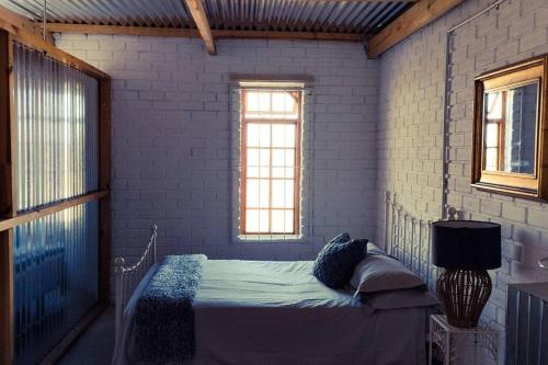 Katil atau katil-katil dalam bilik di Peaceful Chalet with Vineyard View.