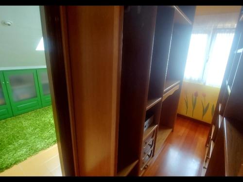Gambar di galeri bagi Alojamientos Marte habitacion con baño di Torrelavega