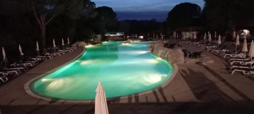 Bazén v ubytování Duplex (5pers) dans village vacances en Ardèche nebo v jeho okolí