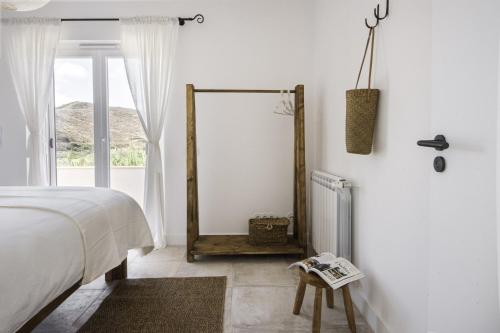 a bedroom with a mirror and a bed at Casa da Almargens in Bordeira