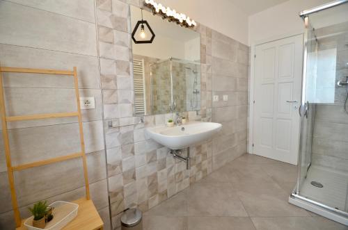 Et badeværelse på TraMonti Apartments Pescara