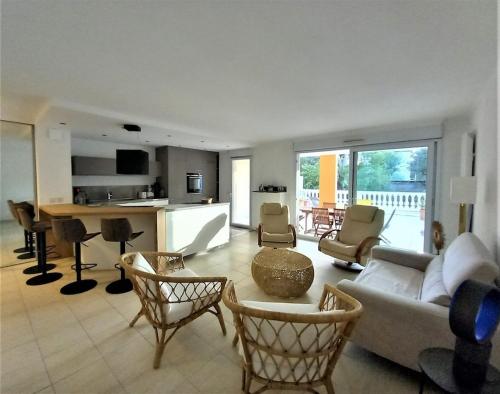 Kuchyň nebo kuchyňský kout v ubytování T3 spacieux dans une résidence de standing